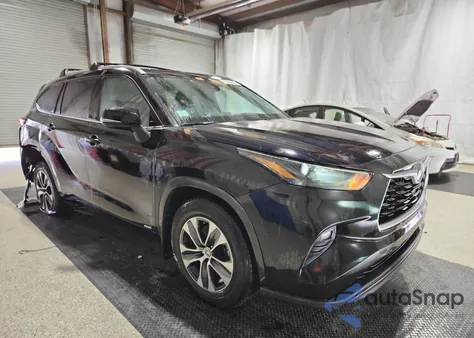 2022 Toyota Highlander Hybrid Xle z USA, uszkodzony, nr VIN 5TDGBRCH5NS538521